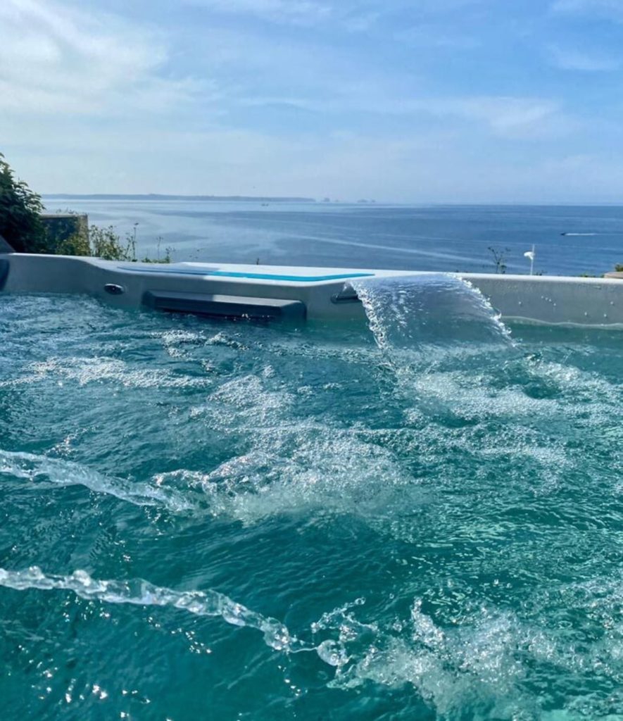 Vue de l'océan depuis un jacuzzi