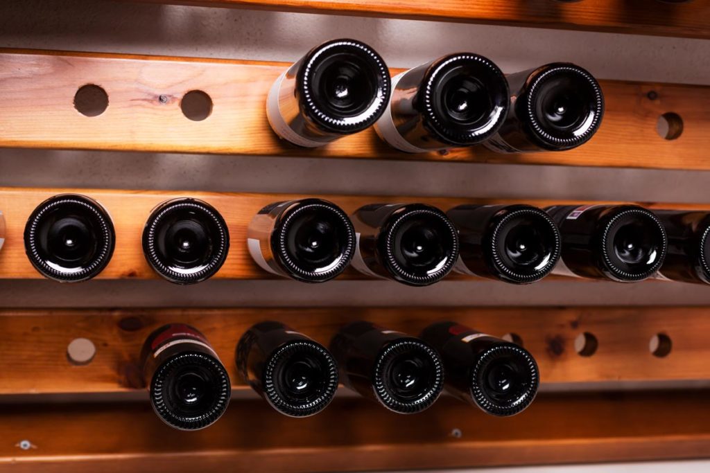Photo d'une réserve de vin